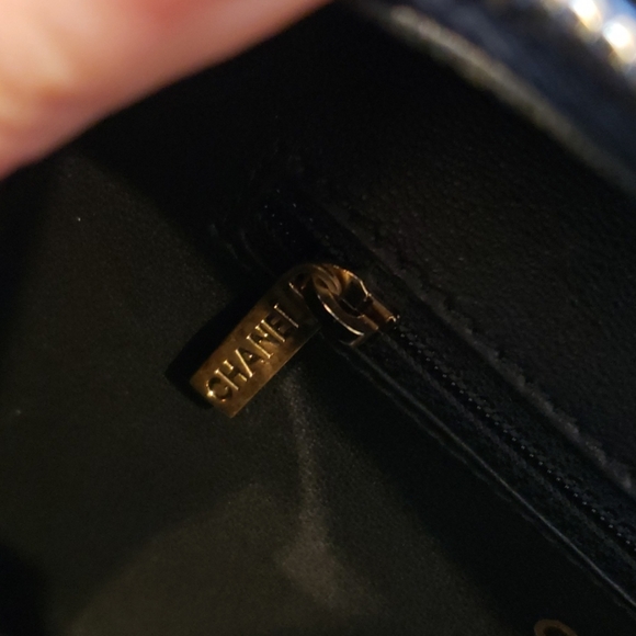 ❗SOLD❗Chanel Two-tone Medium Filigree Vanity Case - Picture 12 of 16